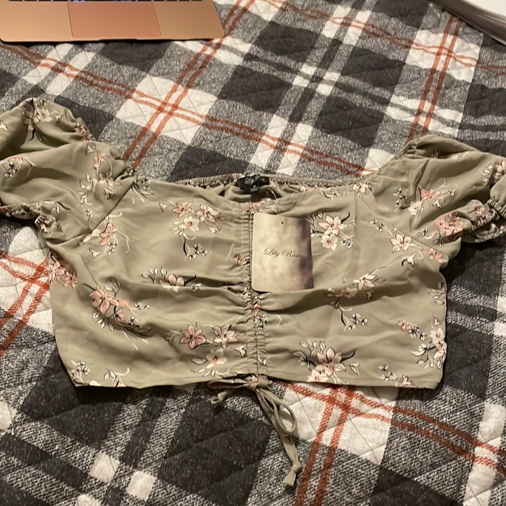 Lily rose crop top
